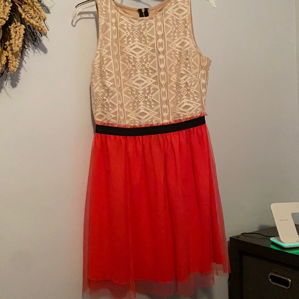 Short knee length dress, pink and cream